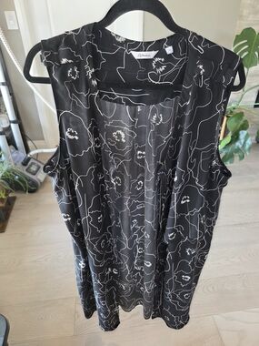 Reitmans Black and White Abstract Floral Sleeveless Top